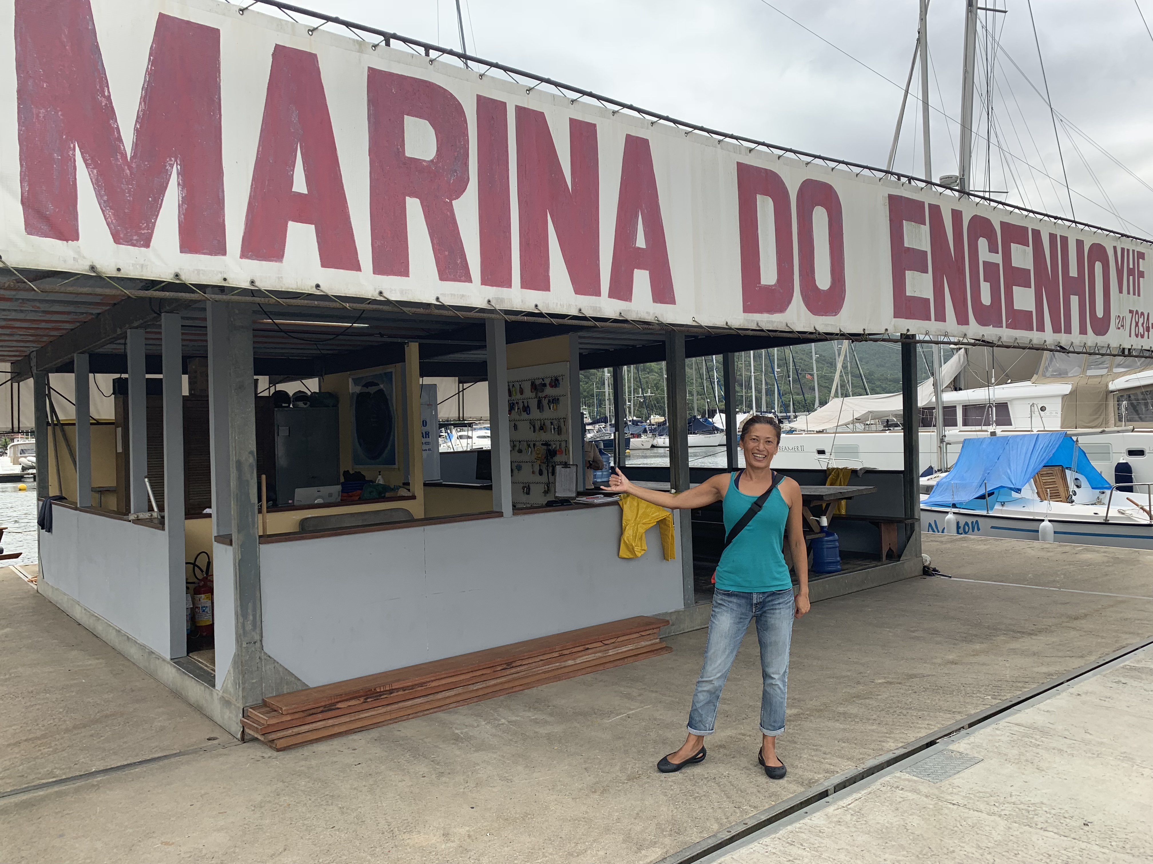 Yuka at the Marina do Engenho entrance sign