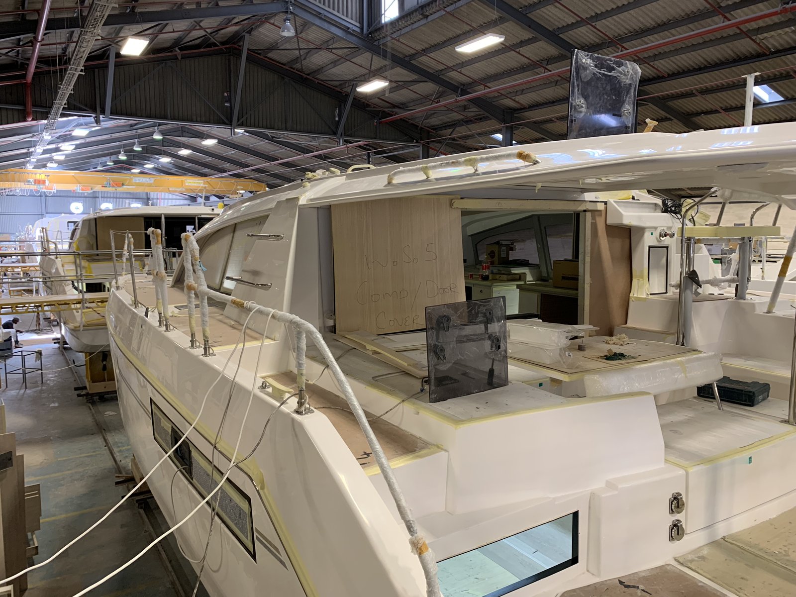 Cross-members and structural beams giving the catamaran its rigidity