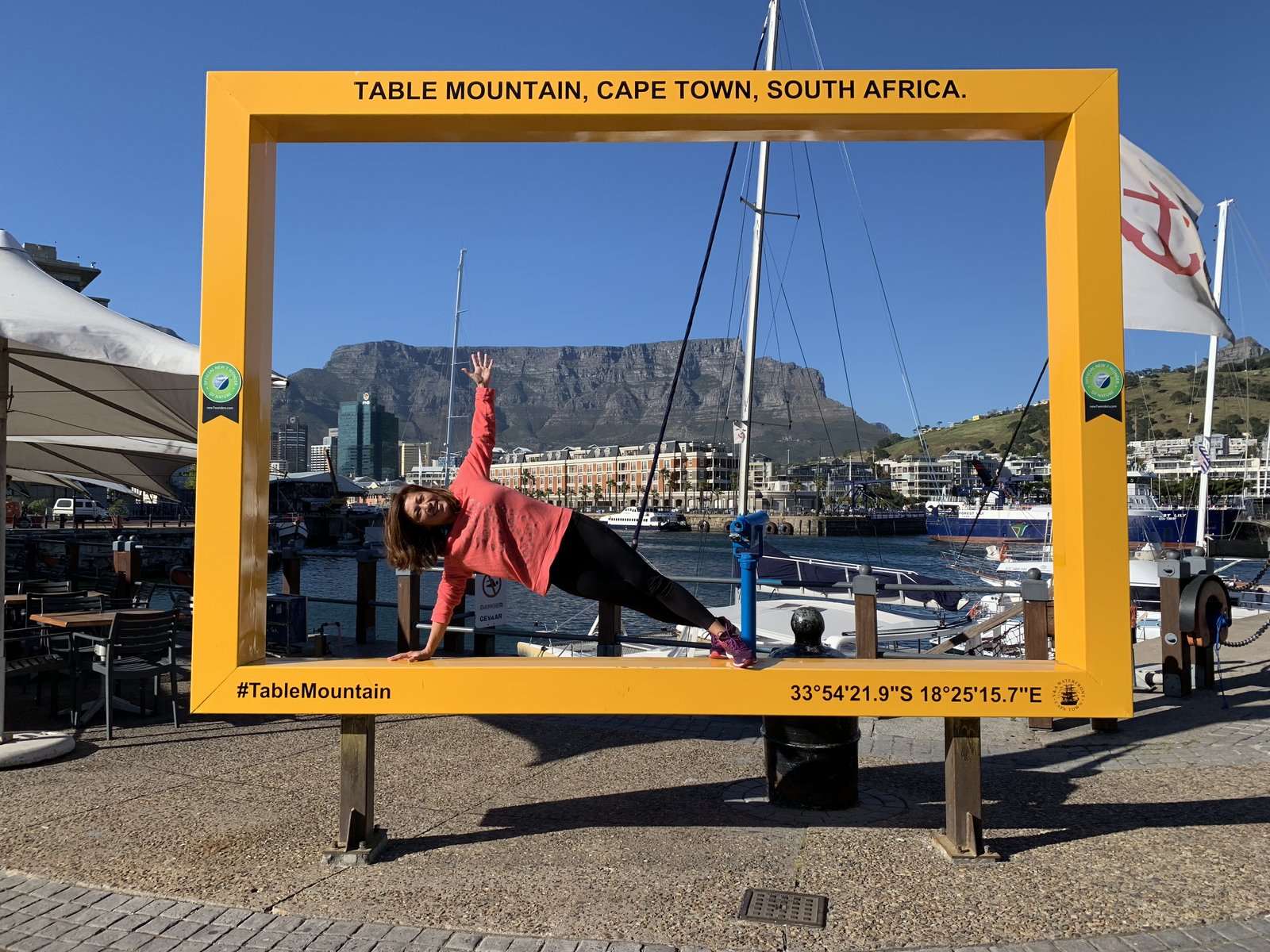 Cape Town: 33° 54' 21.9" S - 18° 25' 15.7" E