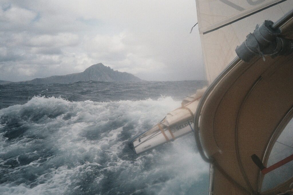 Cabo Horn visto do convés do Puffin, janeiro de 2019