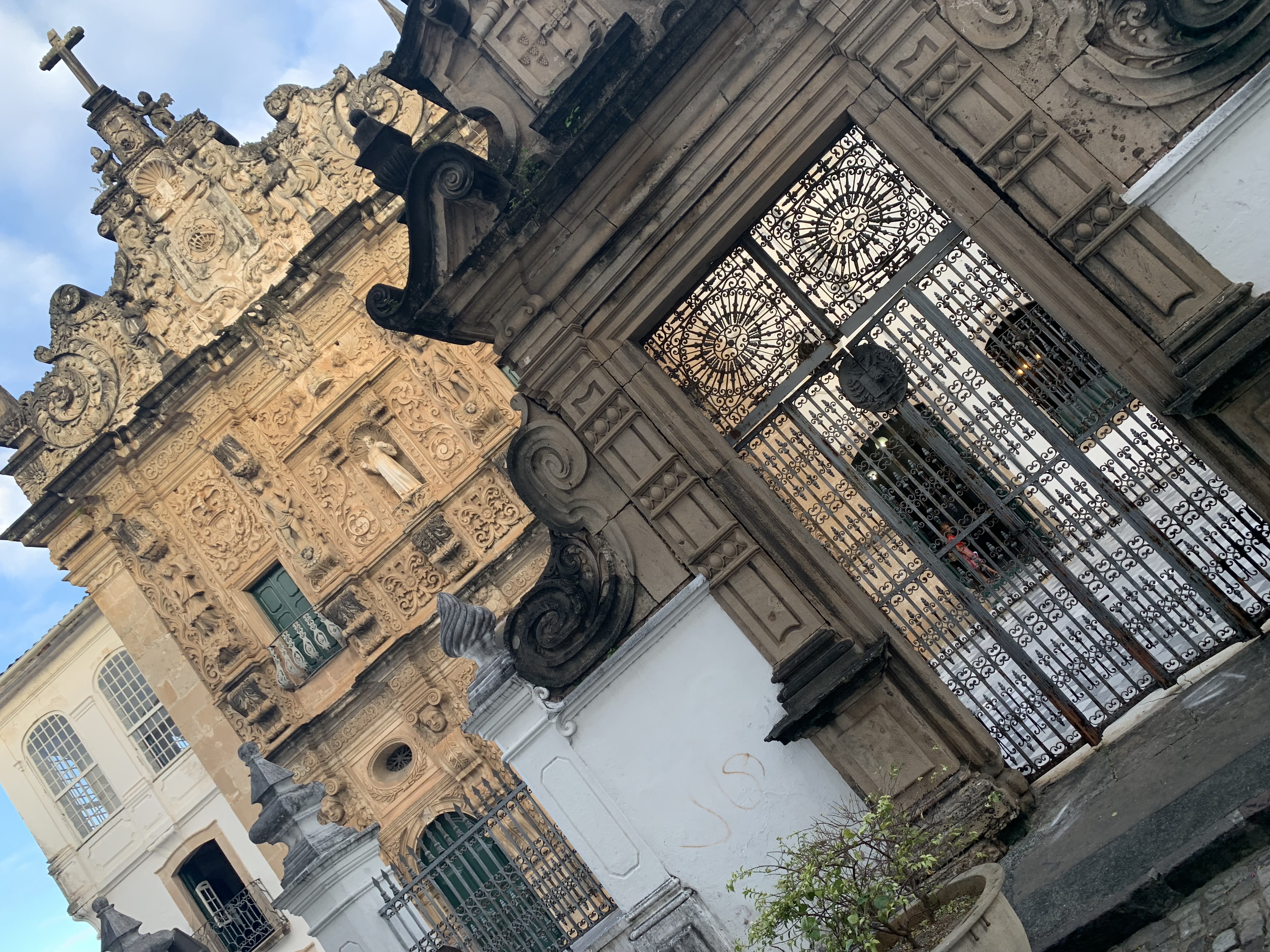Igreja e Convento de São Francisco — ornate stone baroque facade